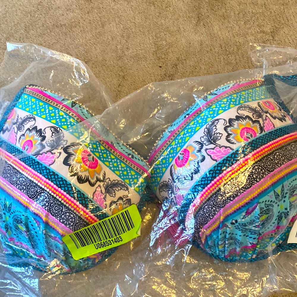 Bras with nice design and many more choices to choose from !